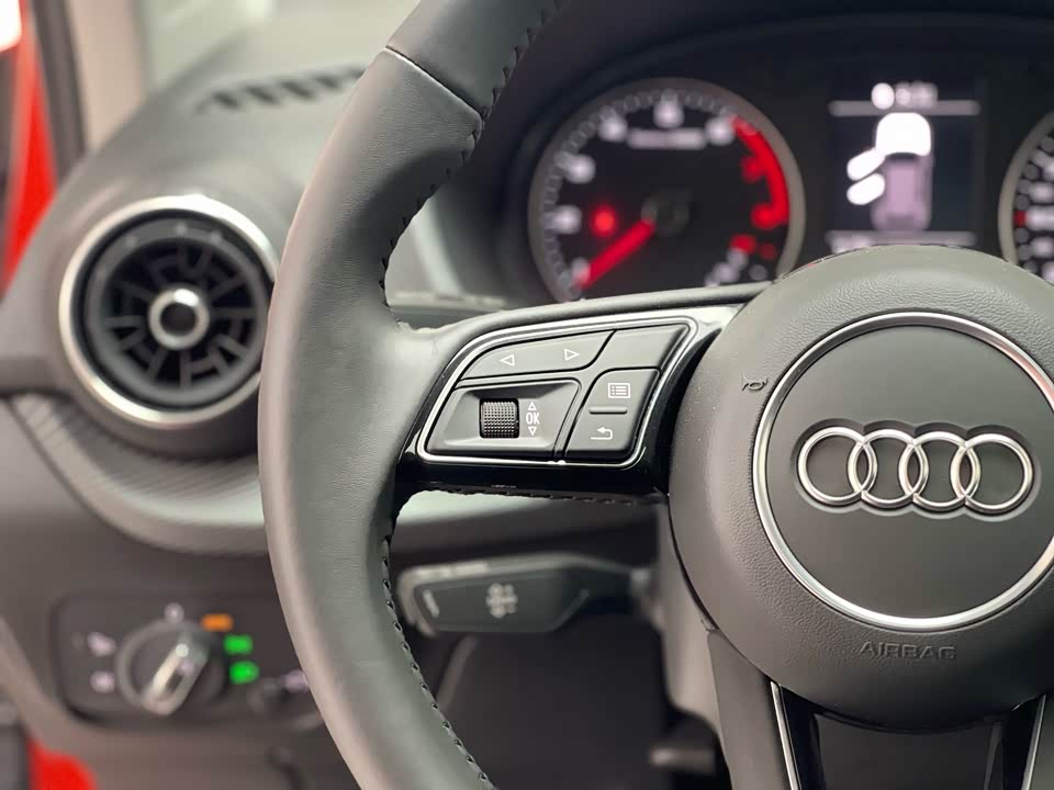 Audi Q2L