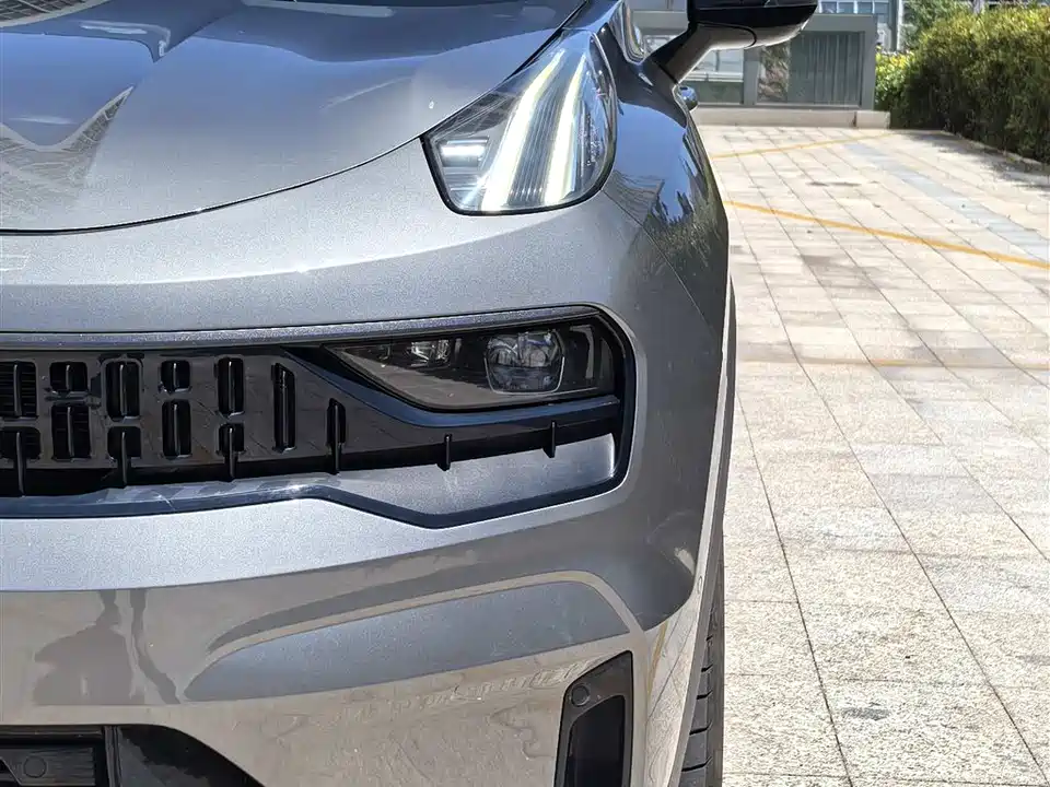 Lynk & Co 05
