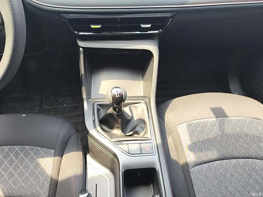 Roewe i5, 2025 14