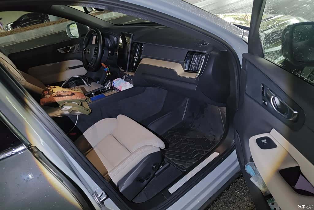 Volvo XC60, 2025 8