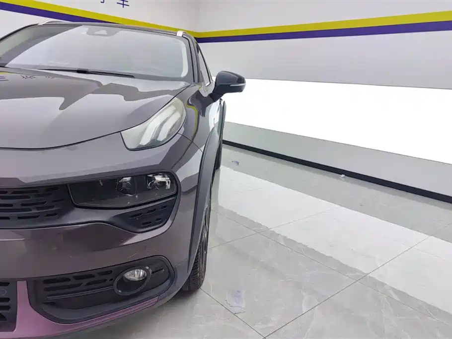 Lynk & Co 02