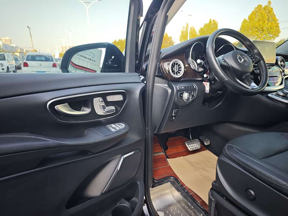 Mercedes-Benz V-class