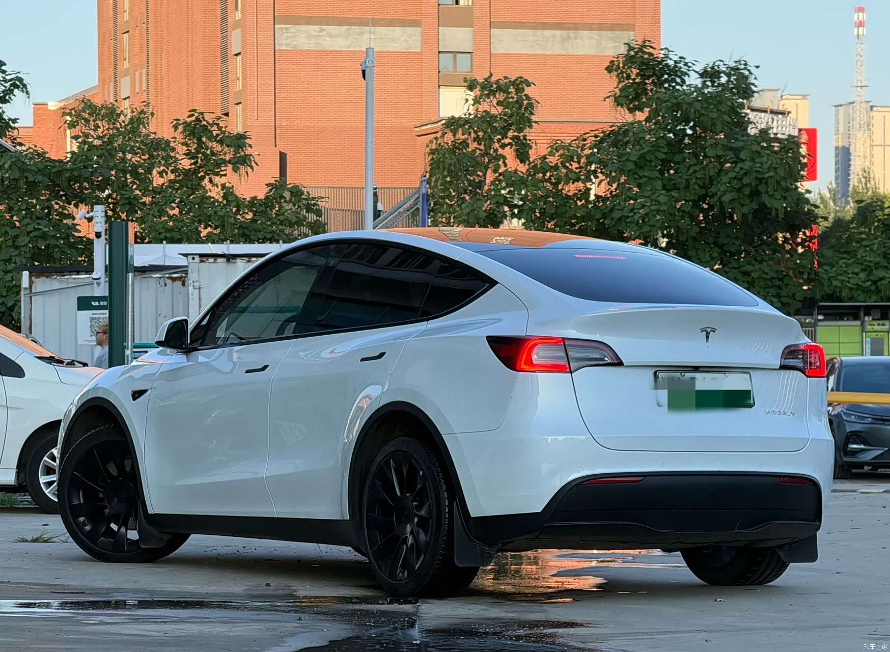 Tesla Model Y, 2024 4