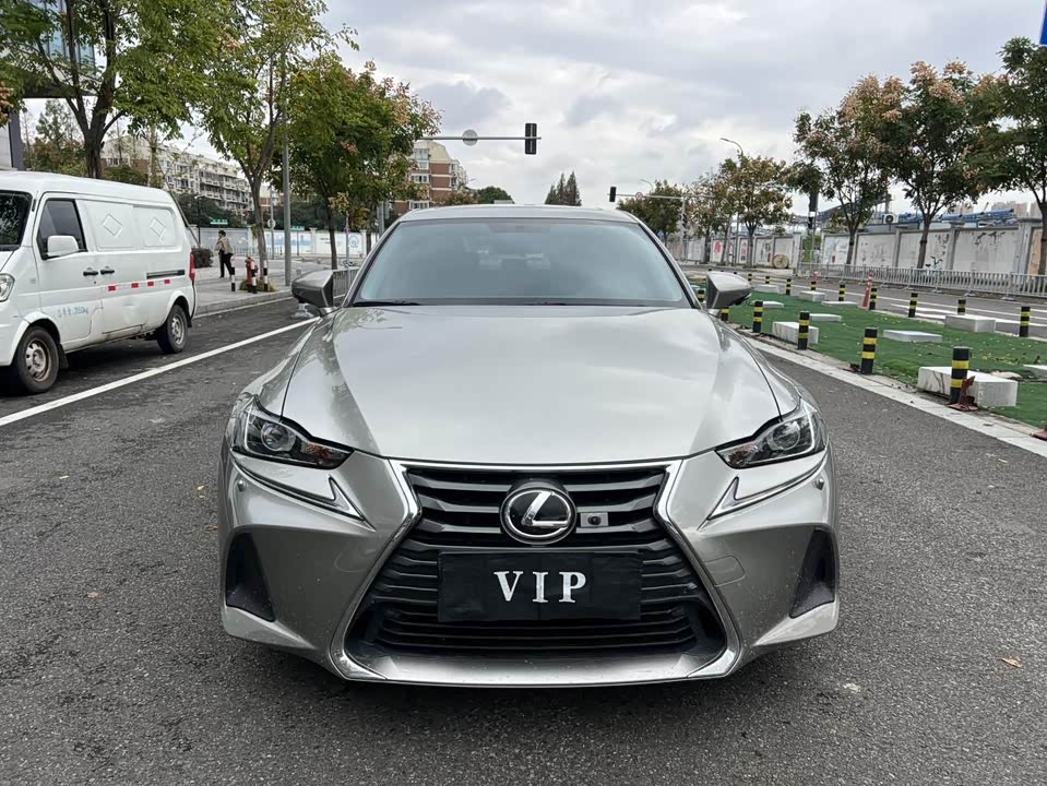 Lexus IS