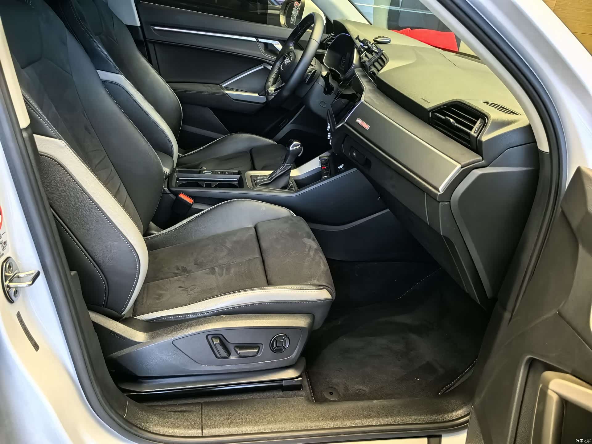 Audi Q3, 2022 11