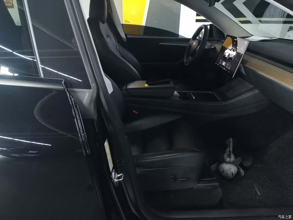 Tesla Model Y, 2022 25