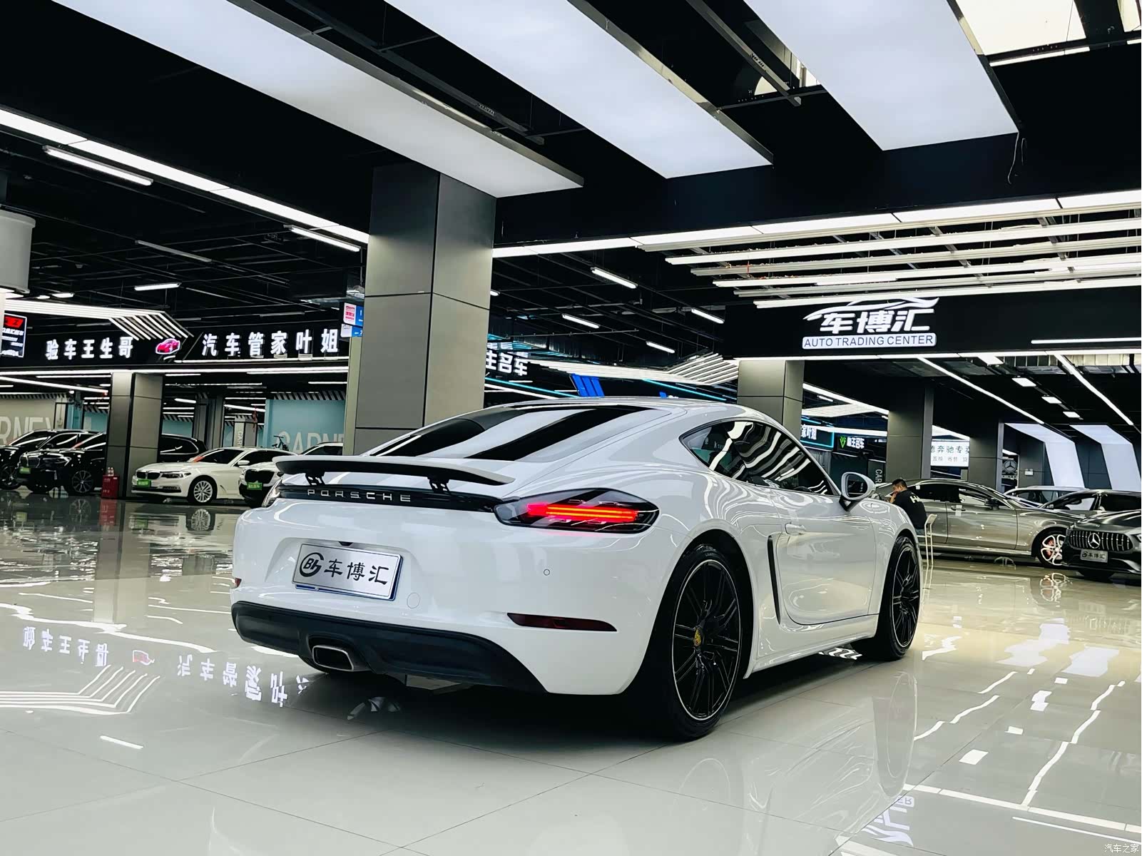 Porsche Cayman, 2018 все фото