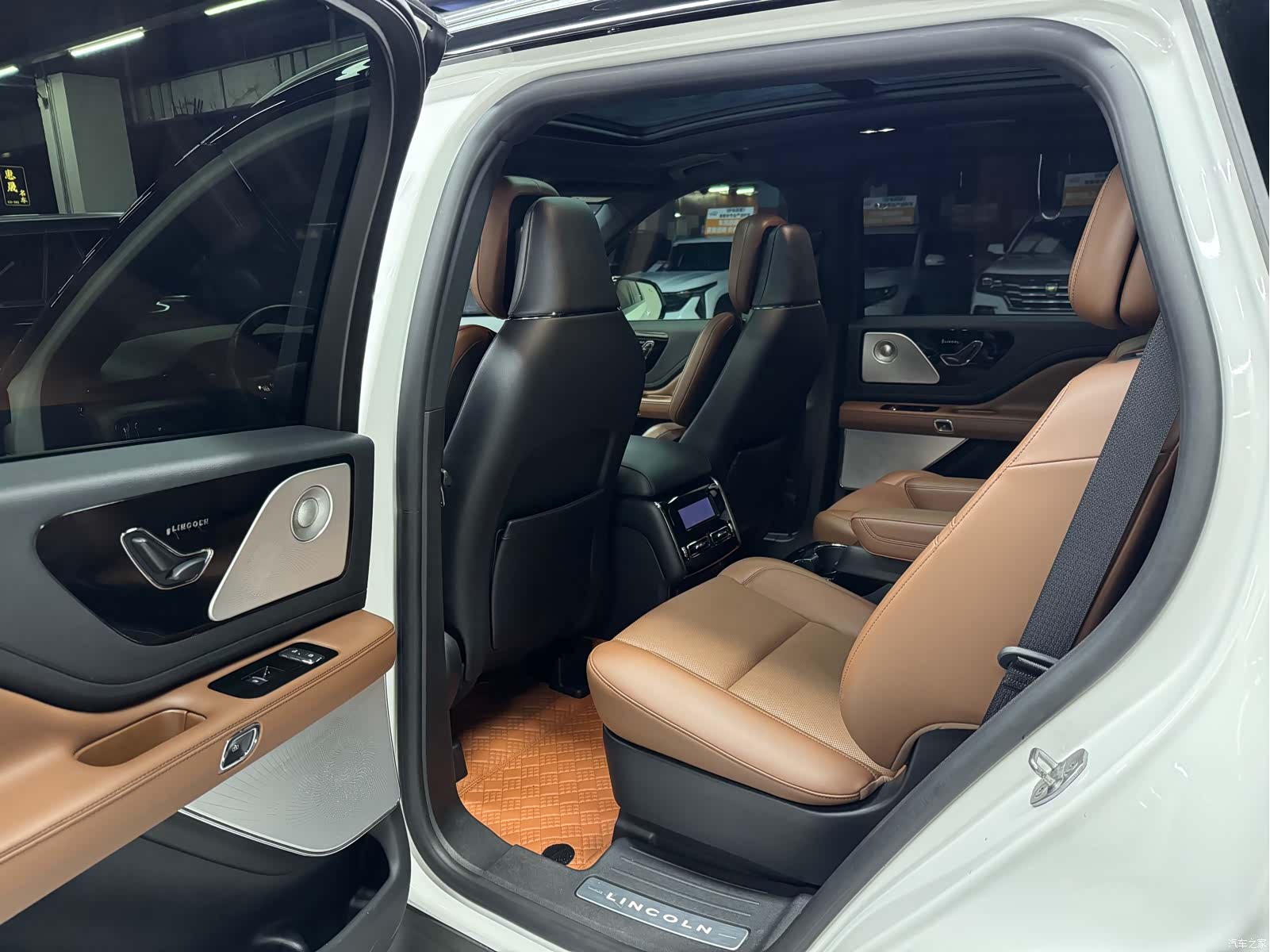Lincoln Aviator, 2022 8