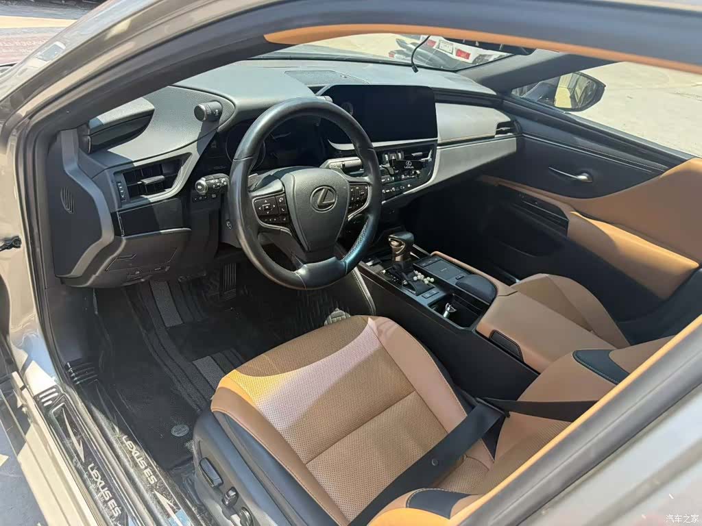 Lexus ES, 2022 3