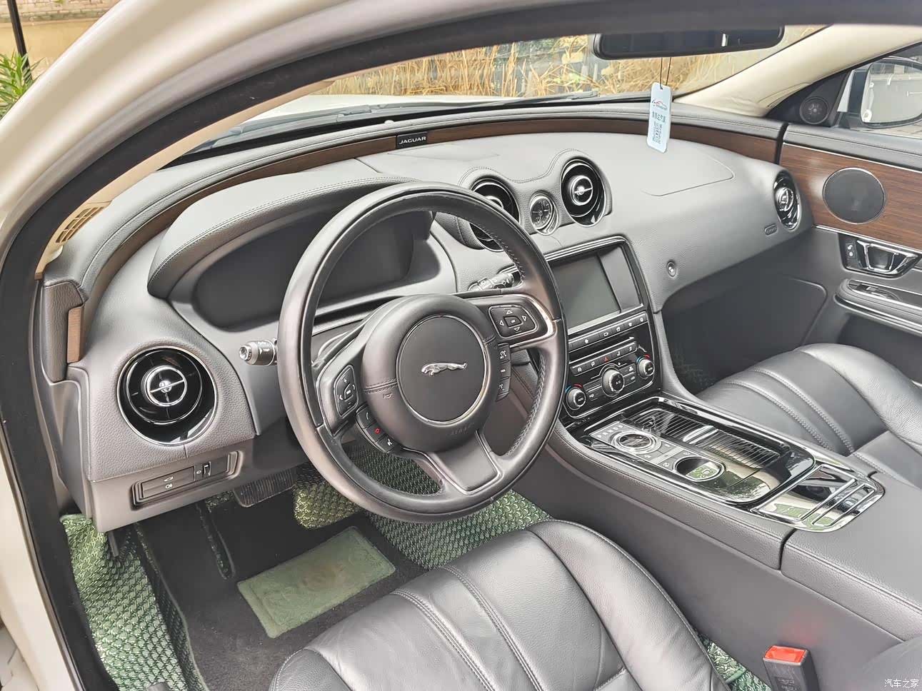 Jaguar XJ, 2019 8