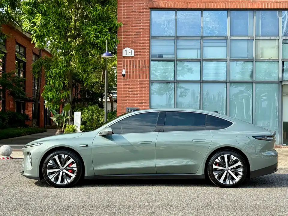 NIO ET7