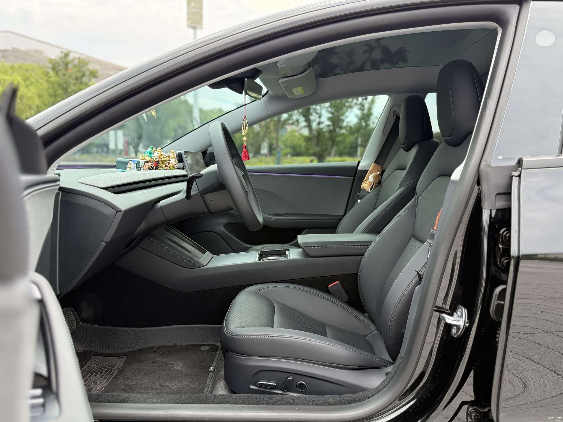 Tesla Model 3, 2025 8