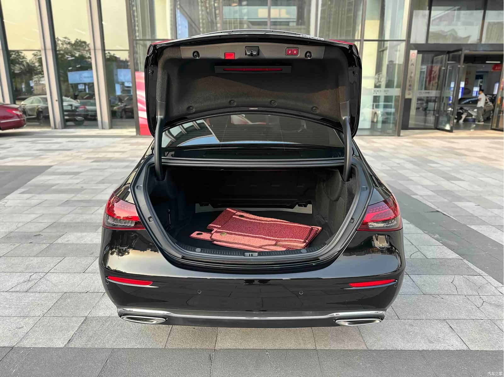 Mercedes-Benz E-Class, 2022 29