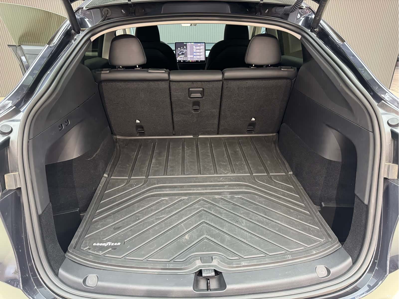 Tesla Model Y, 2024 16