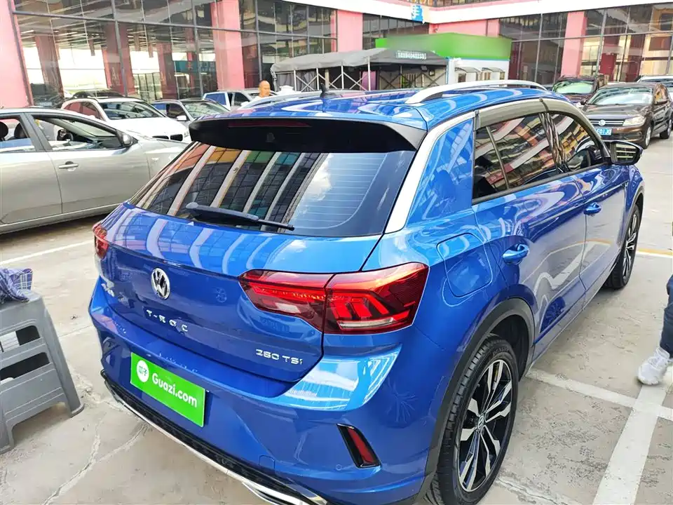 Volkswagen T-ROC exploring Songs