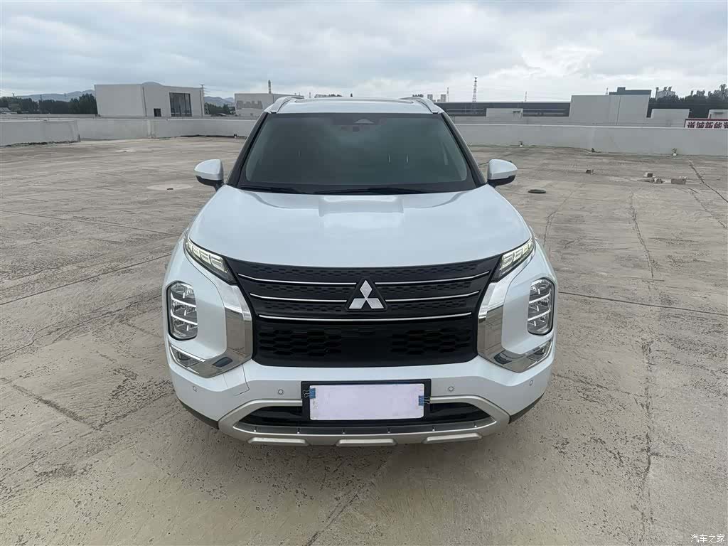 Mitsubishi Outlander, 2023 2
