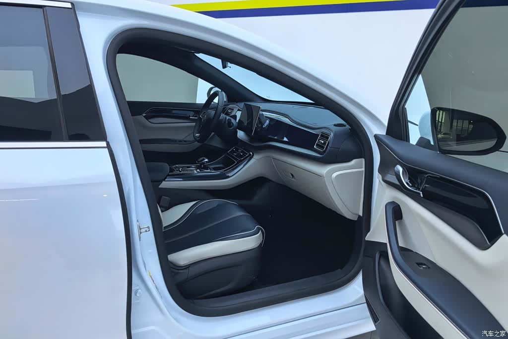 BYD ń PLUS, 2022 8