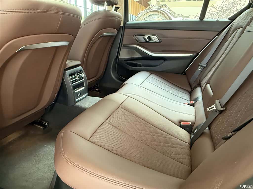 BMW 3 Series, 2024 14
