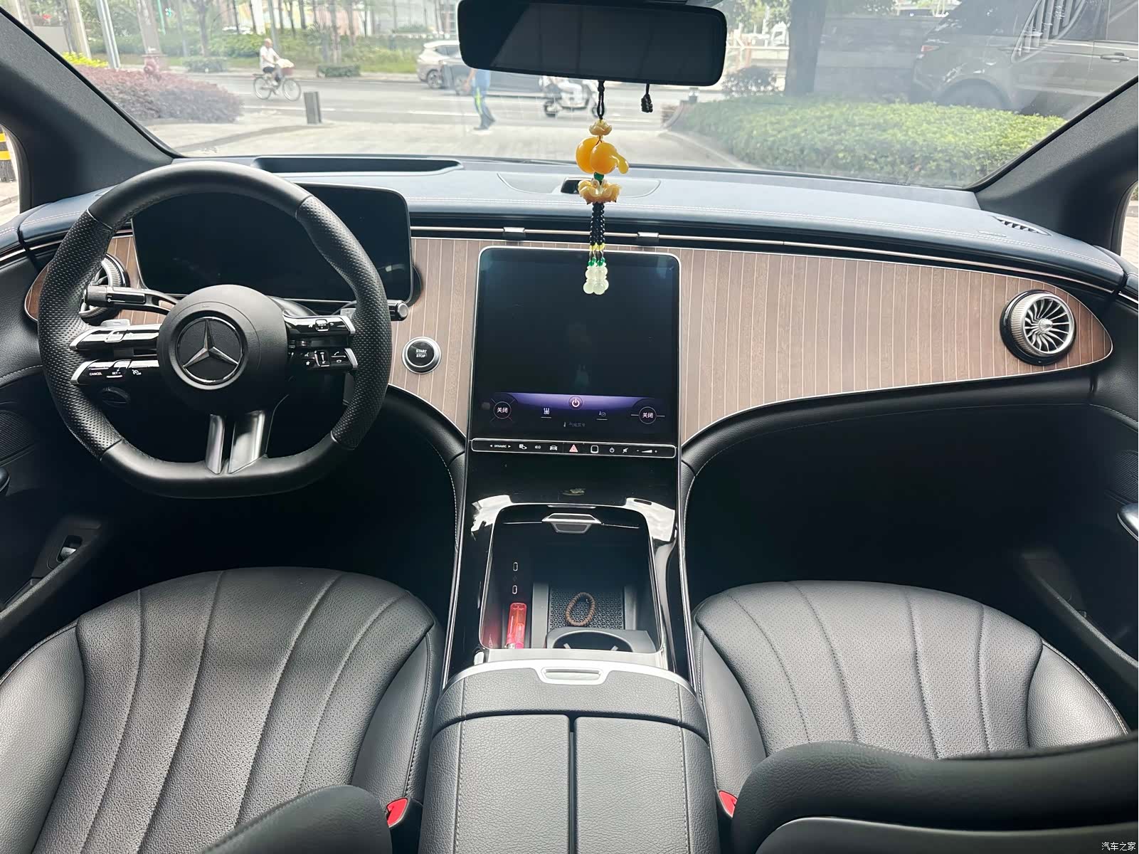 Mercedes-Benz EQE, 2024 17