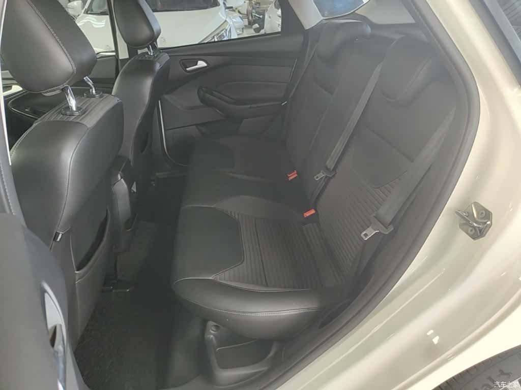 Ford Focus, 2015 17