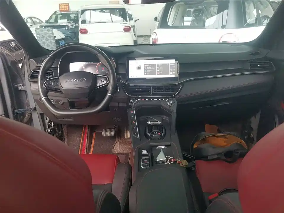 Lynk & Co 06