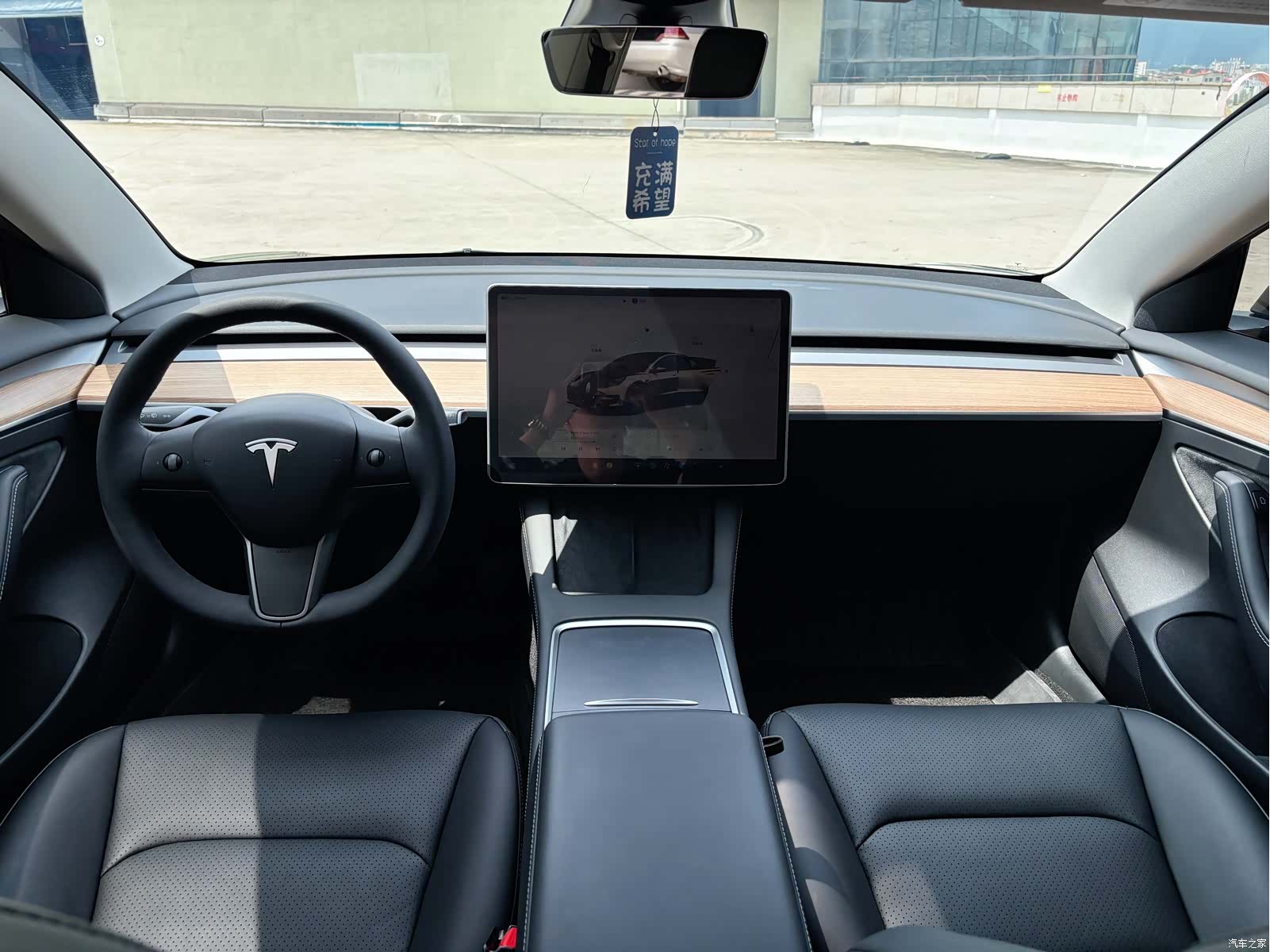 Tesla Model 3, 2022 все фото