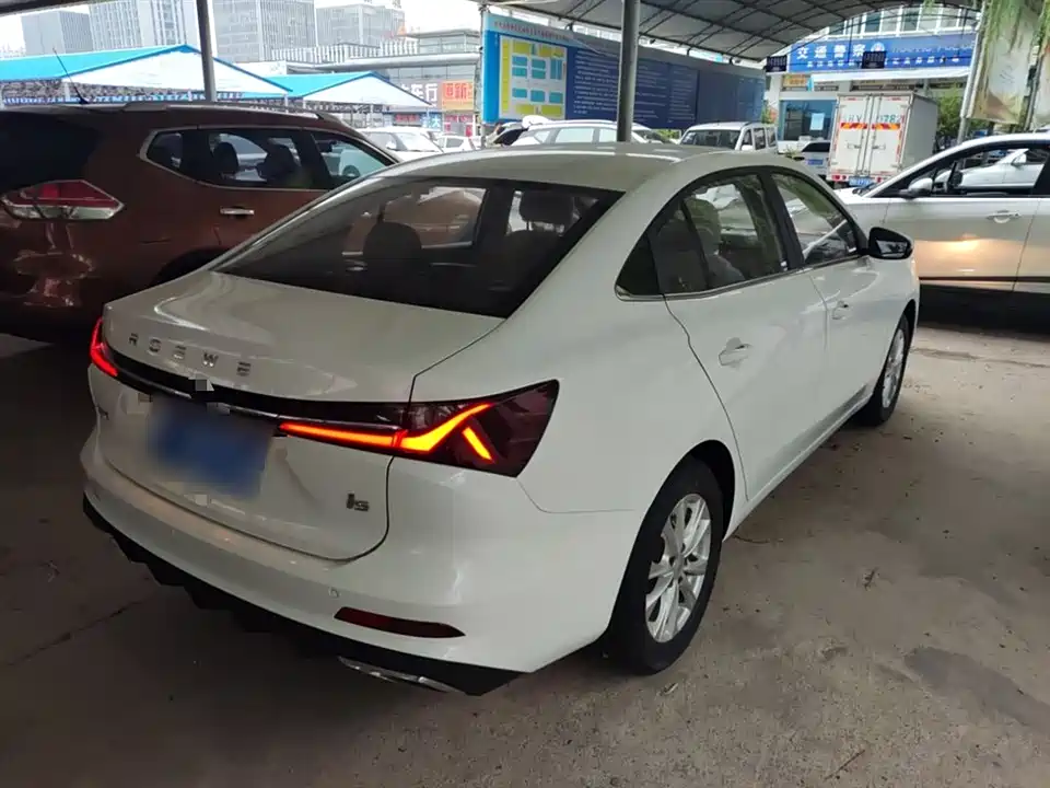Roewe i5