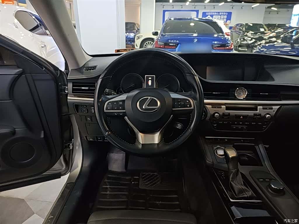 Lexus ES, 2017 11