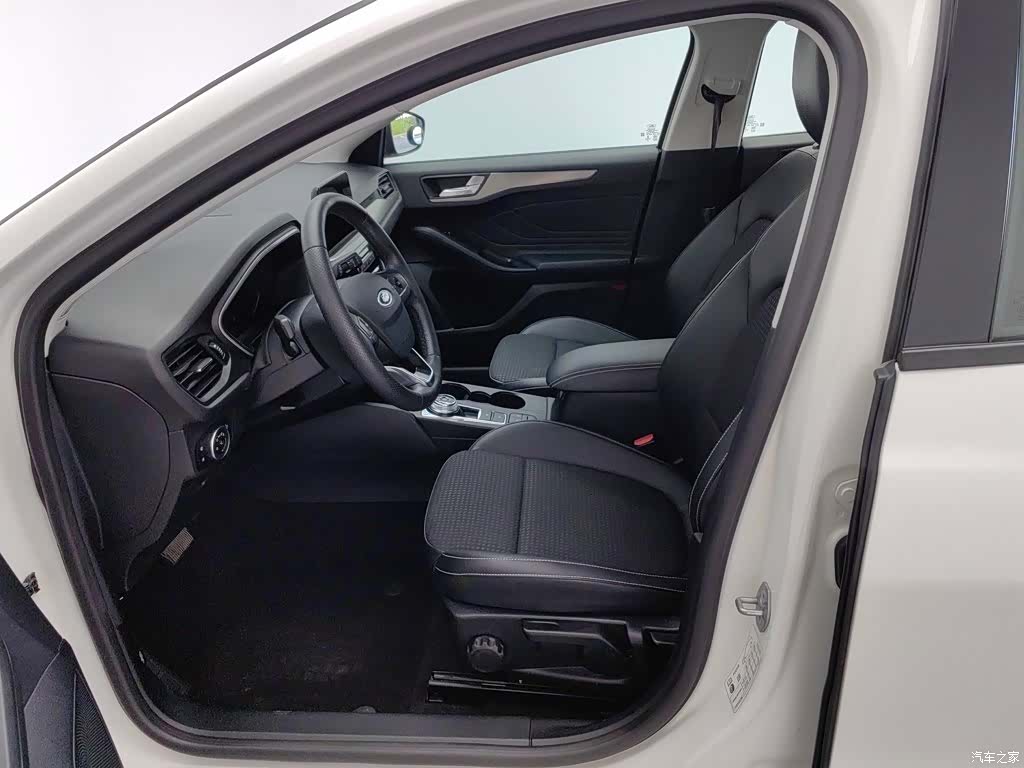Ford Focus, 2019 10