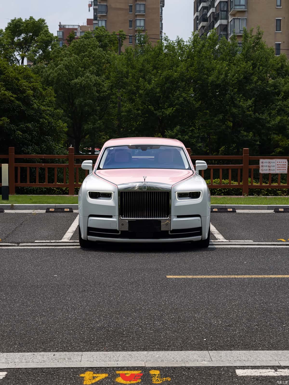 Rolls-Royce Phantom, 2022 2