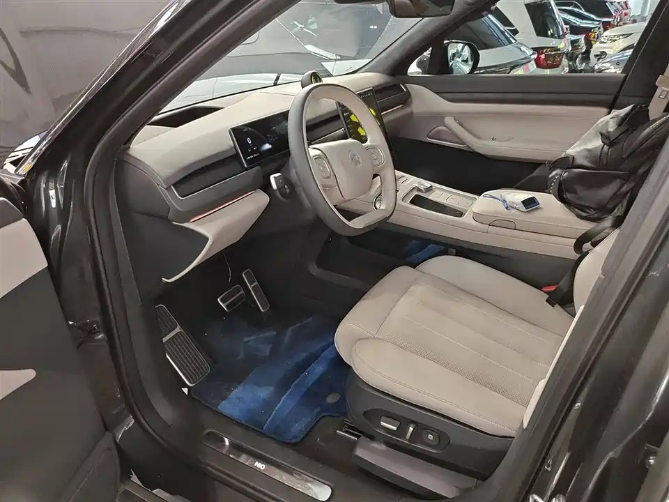 NIO ES8