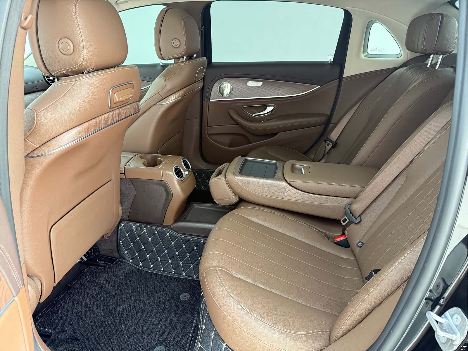 Mercedes-Benz E-Class, 2019 12