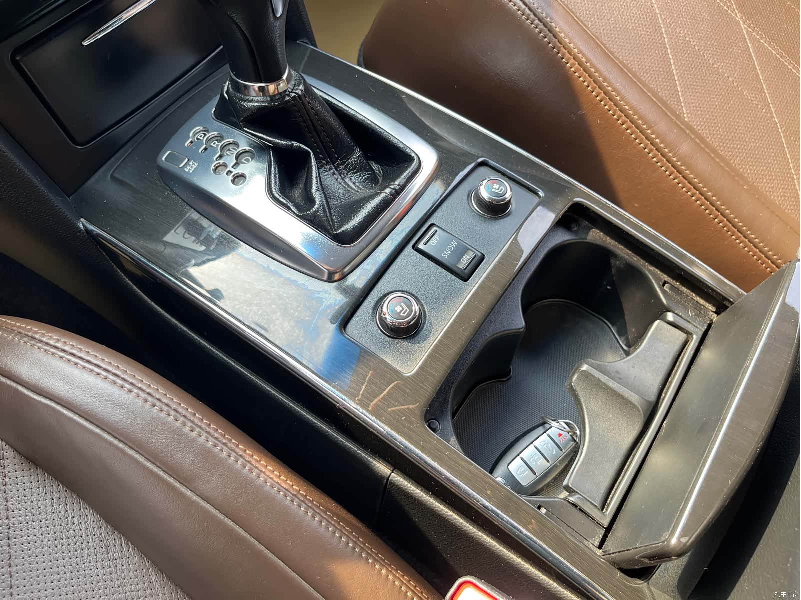 Infiniti FX35, 2012 12