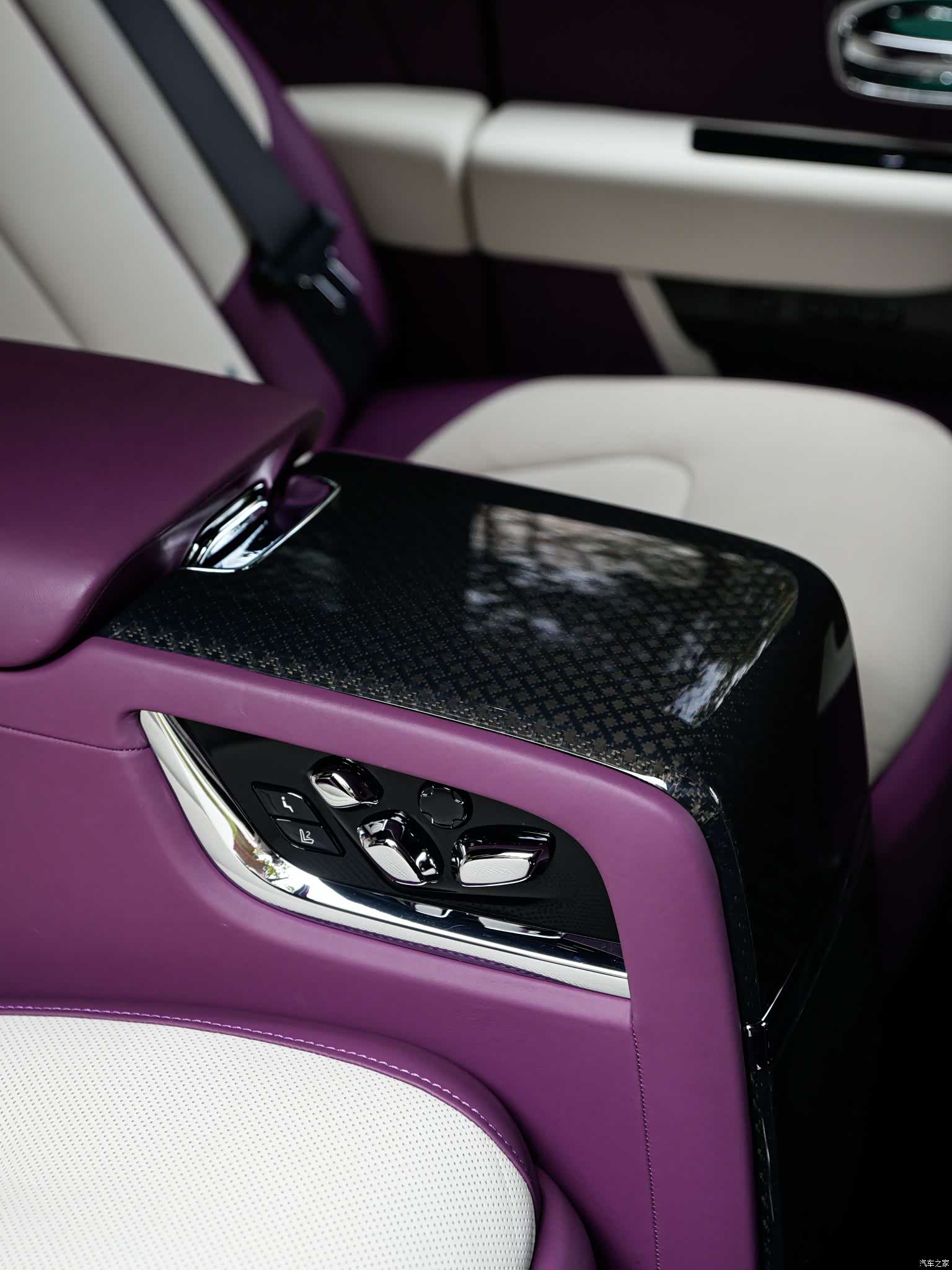 Rolls-Royce Cullinan, 2022 17