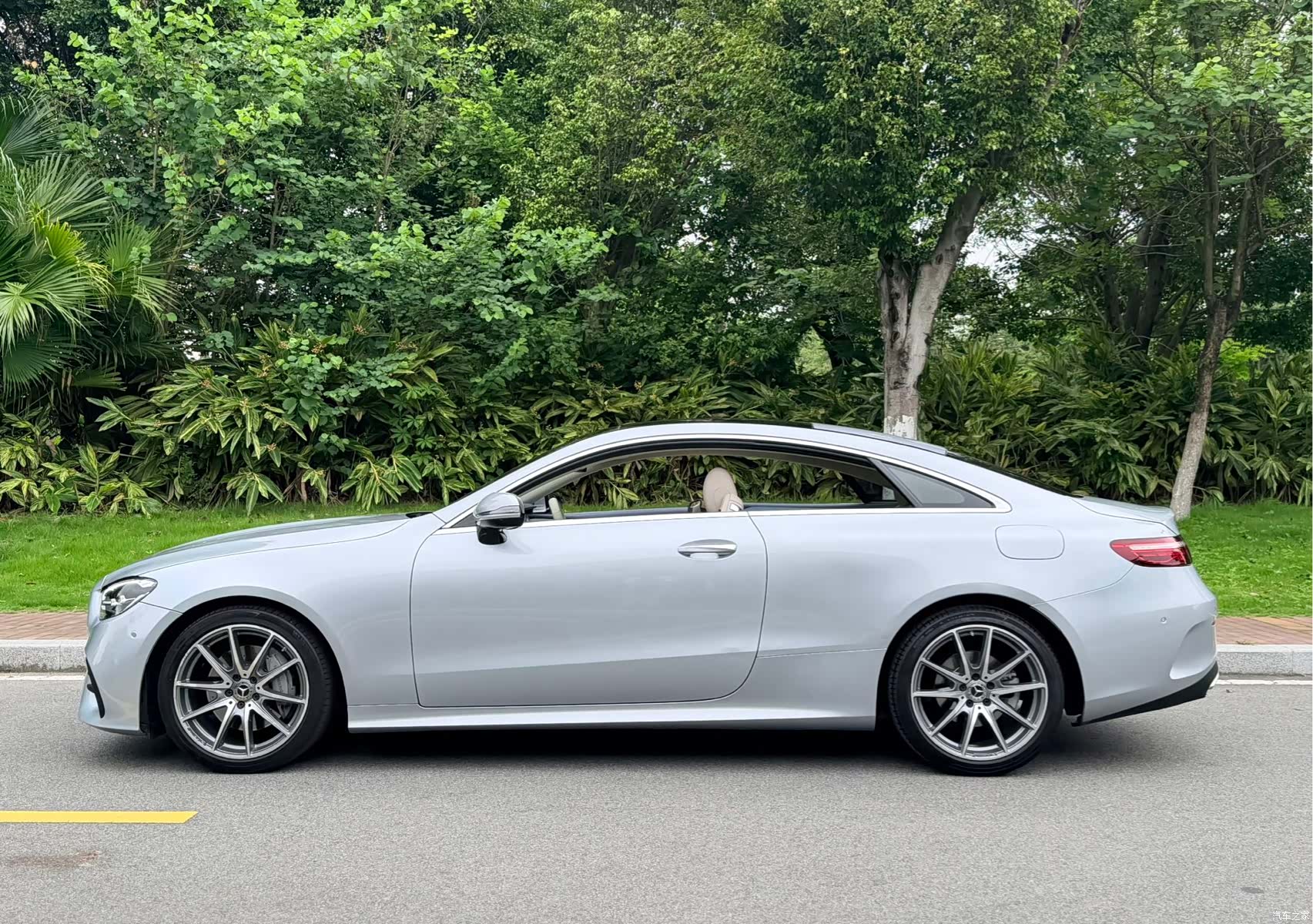 Mercedes-Benz E-Class, 2022 15