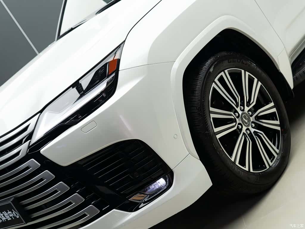 Lexus LX, 2026 3