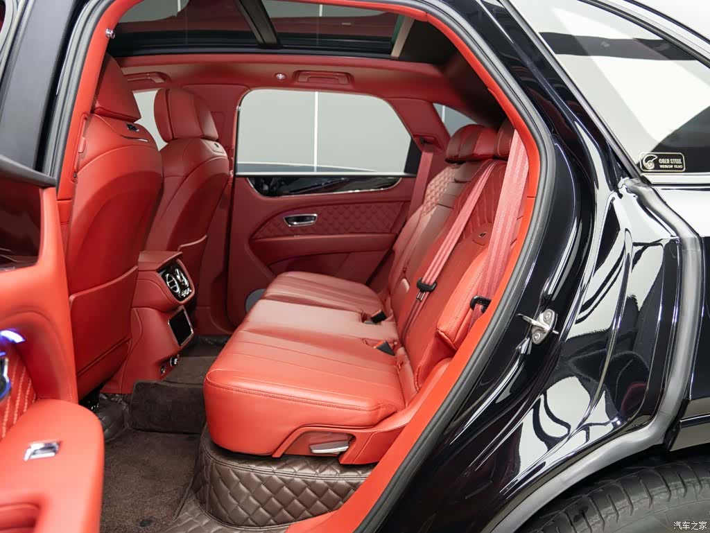 Bentley Bentayga, 2022 11