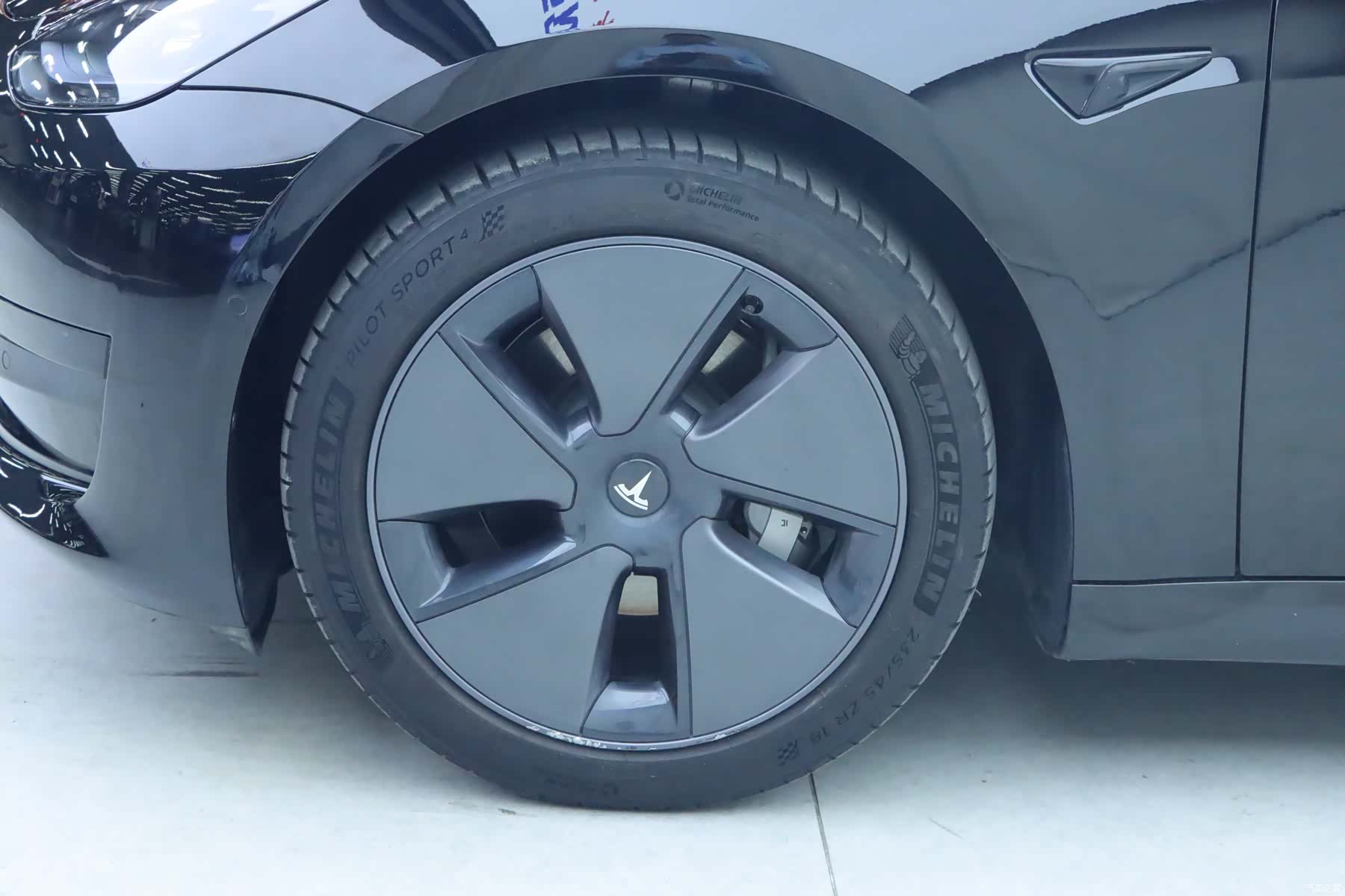 Tesla Model 3, 2023 4