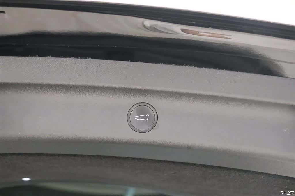 Tesla Model Y, 2024 22