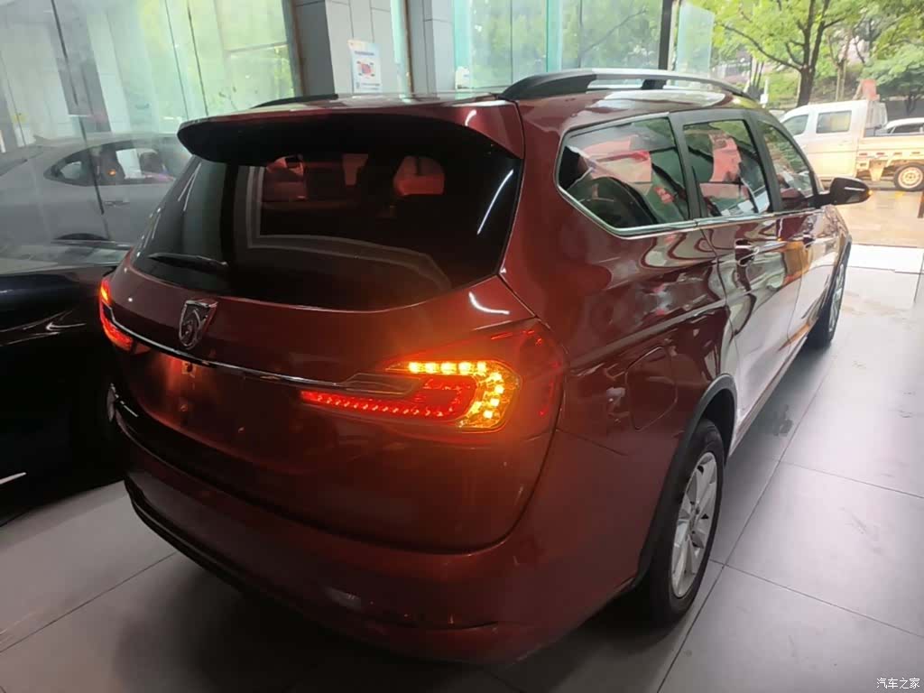 Wuling 310W, 2018 7