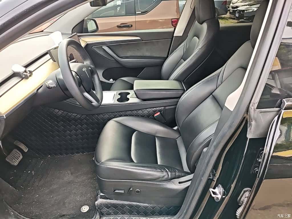 Tesla Model Y, 2023 15