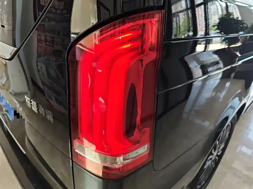 Mercedes-Benz V-class