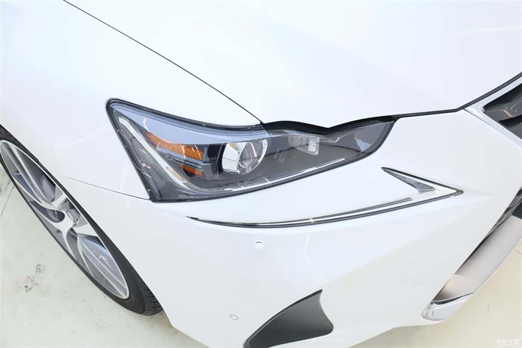 Lexus IS, 2017 10