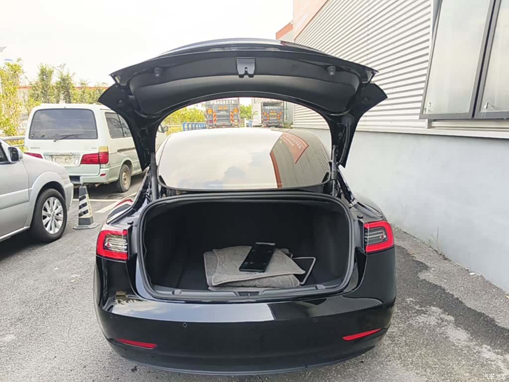 Tesla Model 3, 2023 19