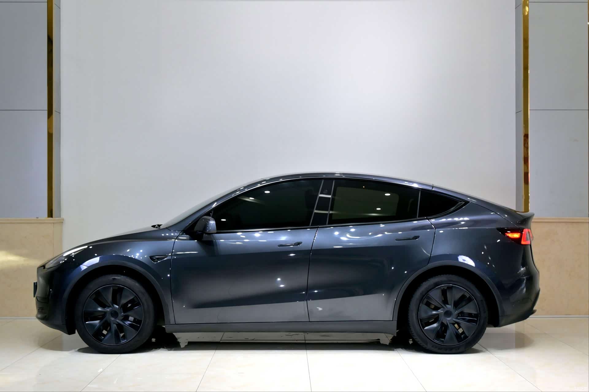 Tesla Model Y, 2024 4