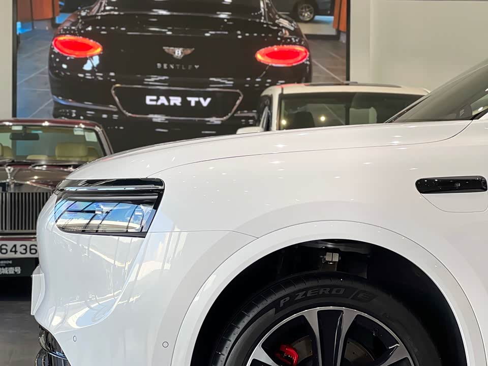 AITO Ask the world M8