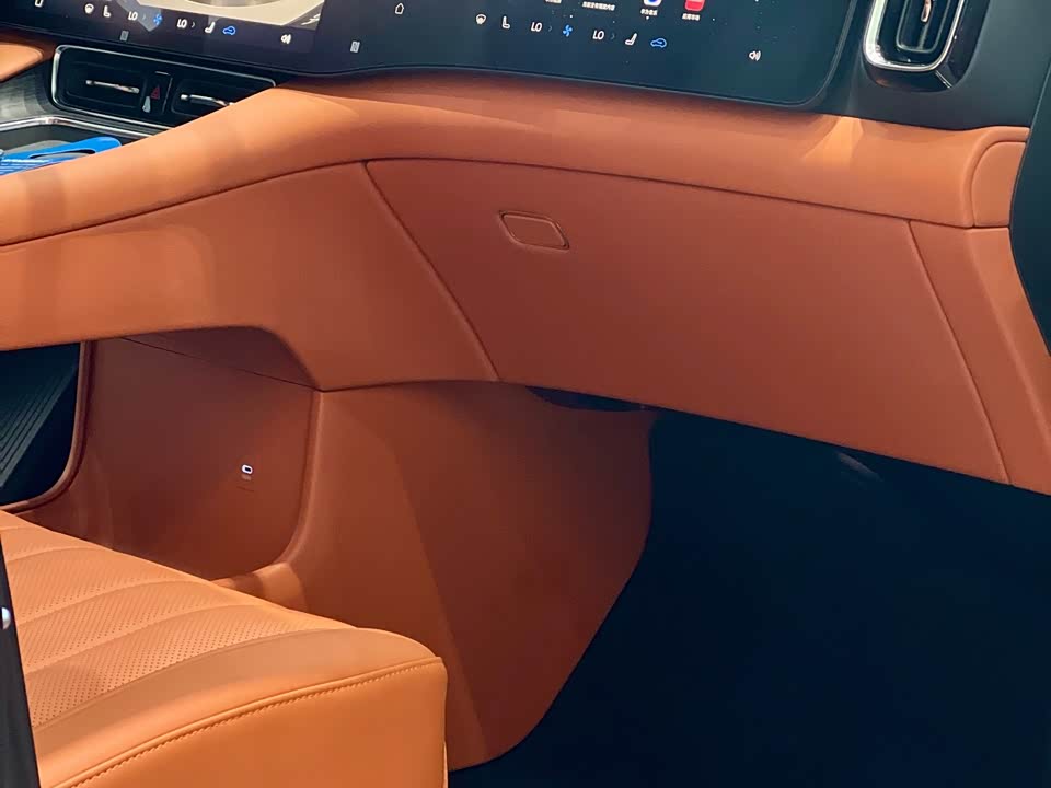 AITO Ask the world M8