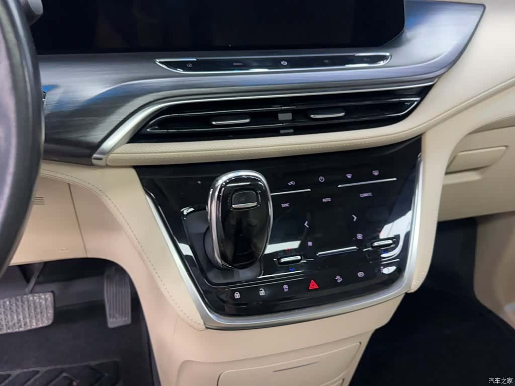 Buick GL8, 2022 10