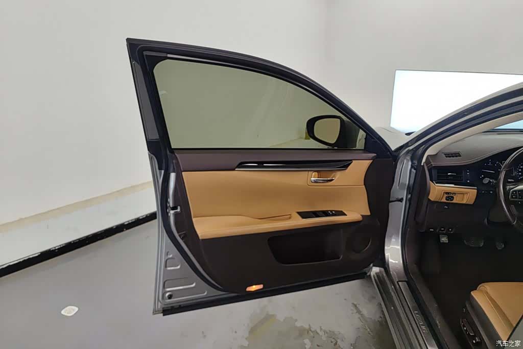 Lexus ES, 2017 7