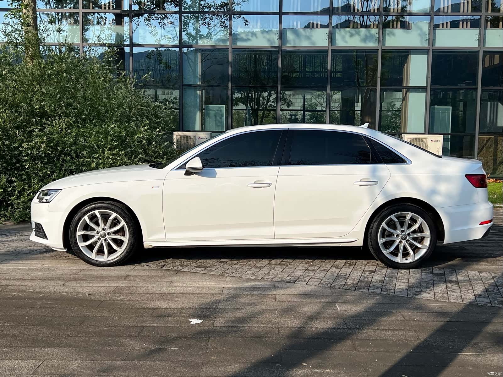 Audi A4L, 2017 3